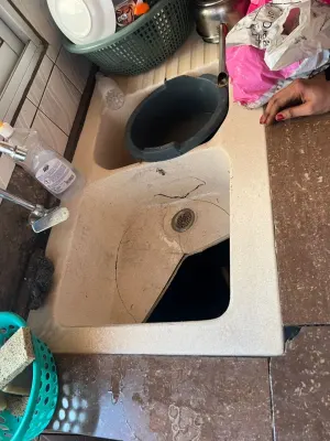 RECHERCHE UN PLOMBIER OU UN MACON POR REPARER UN EVIER CASSE A ODZA YAOUNDE